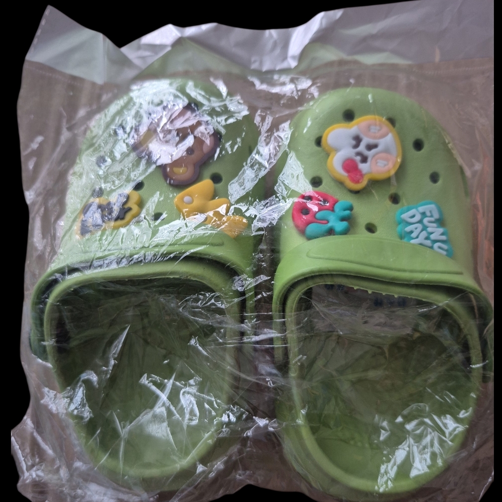 BAMBOO Kids Light Green Slip-On Clogs with Colorful Charms